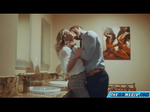 ❤️ Kai krūtininga blondinė vilioja tave viešajame tualete Dulkinimo video prie lt.assistirhentai.ru ️❤